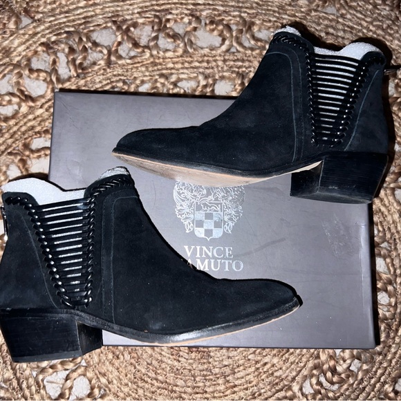 Vince Camuto ankle booties - Picture 1 of 3